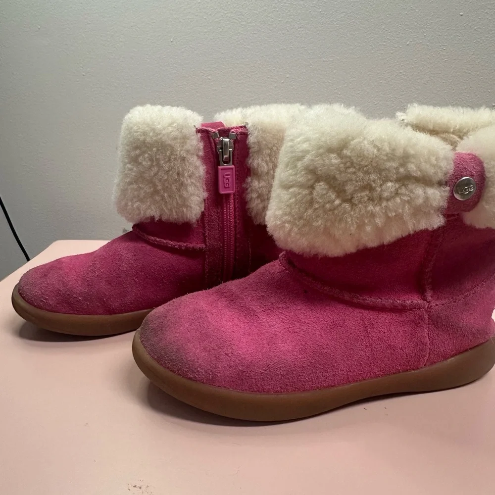 UGG Pink Kids Boots with Cream Fur - Picture 3 of 8